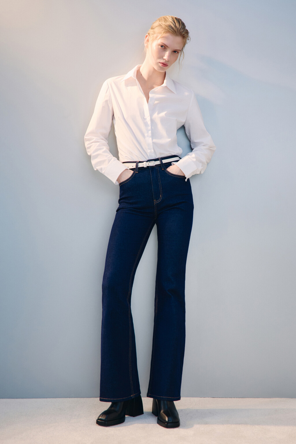 Ботильоны лаковые на массивном каблуке - цвет черный - 2