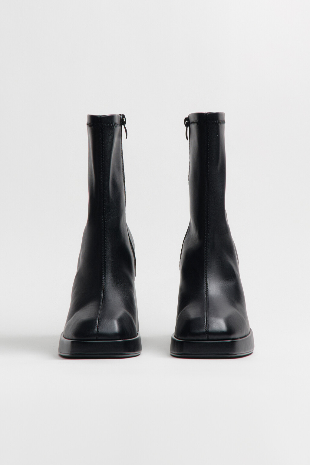 Ботильоны лаковые на массивном каблуке - цвет черный - 8