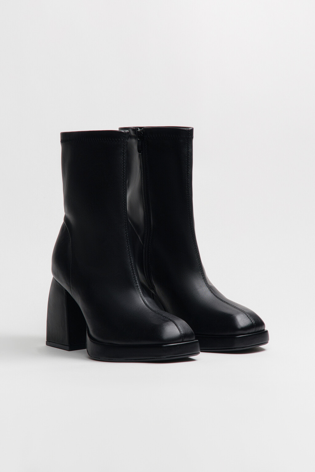 Ботильоны лаковые на массивном каблуке - цвет черный - 9