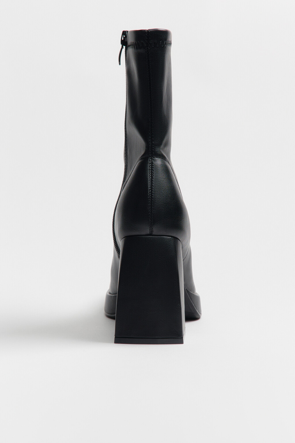 Ботильоны лаковые на массивном каблуке - цвет черный - 10