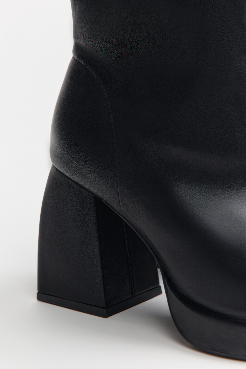 Ботильоны лаковые на массивном каблуке - цвет черный - 12