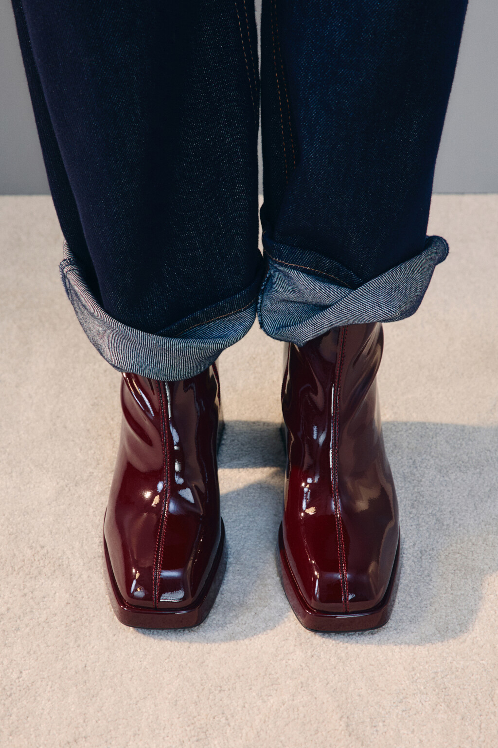 Ботильоны лаковые на массивном каблуке - цвет бордовый - 2