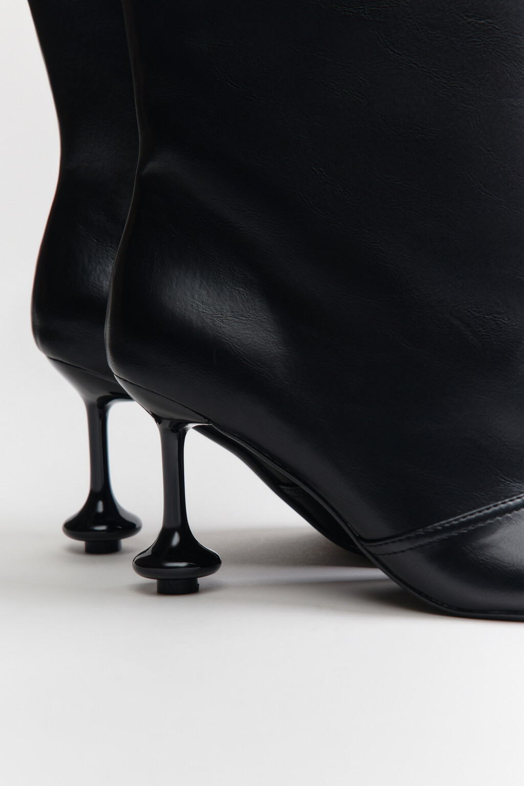 Ботильоны на фигурном каблуке - цвет черный - 10