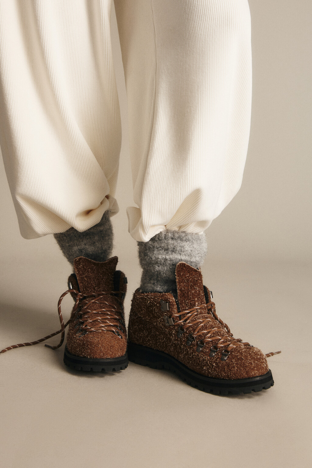 Ботинки замшевые с ворсистой фактурой - цвет коричневый - 3