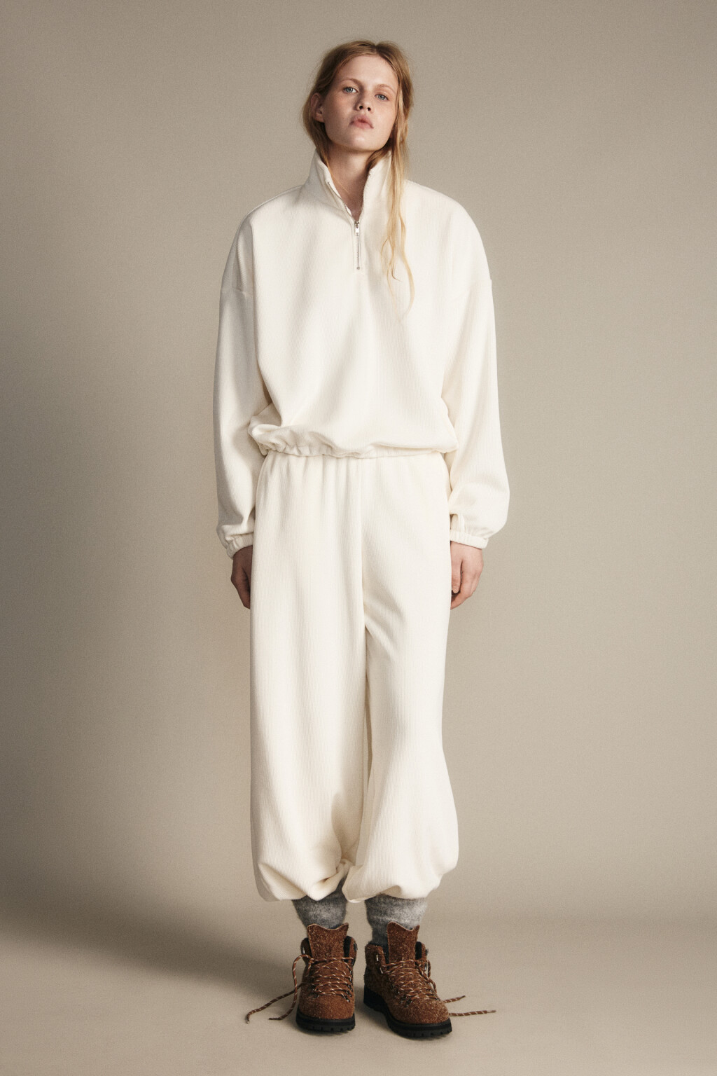 Ботинки замшевые с ворсистой фактурой - цвет коричневый - 5