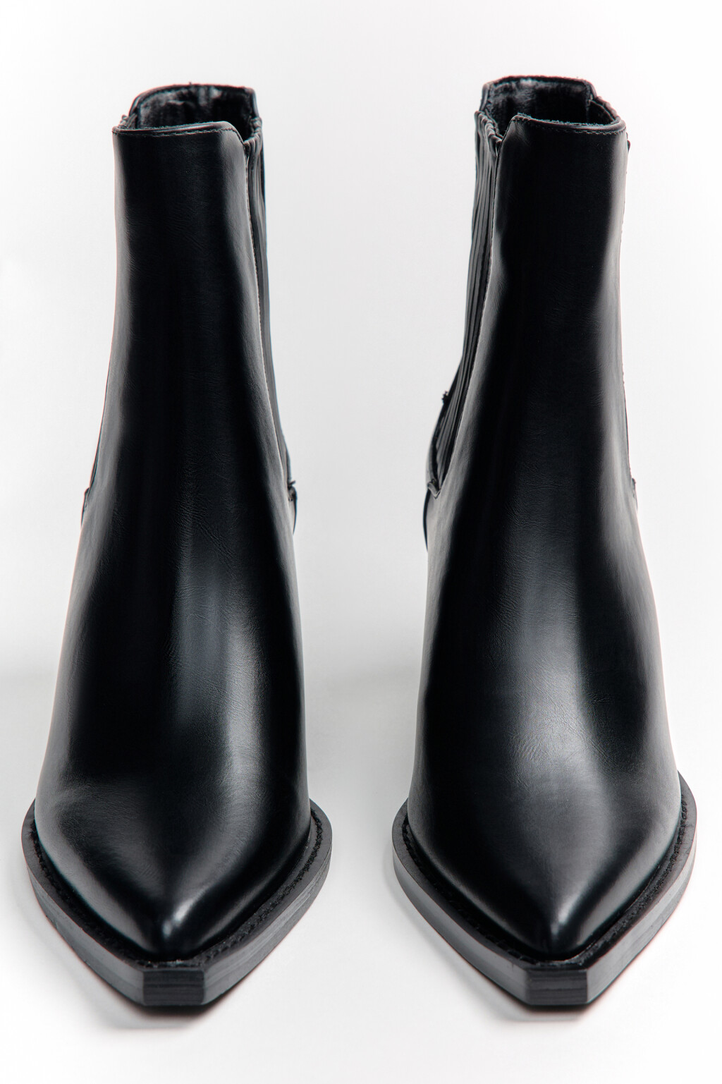 Ботинки с острым мысом и скошенным каблуком - цвет черный - 5