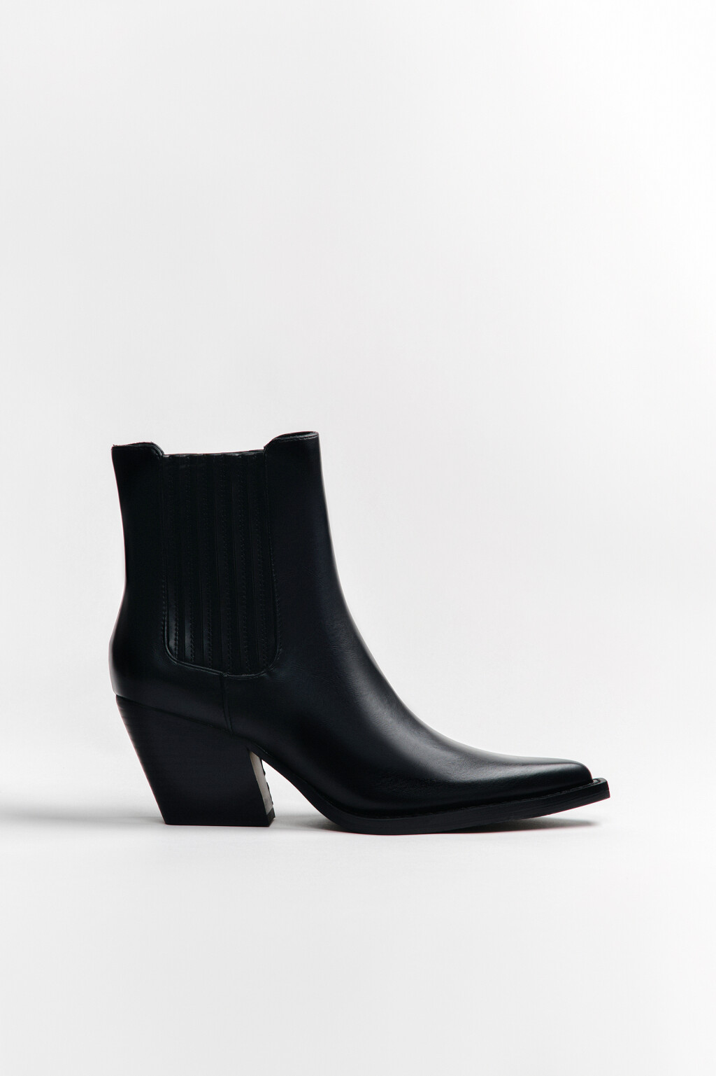 Ботинки с острым мысом и скошенным каблуком - цвет черный - 6