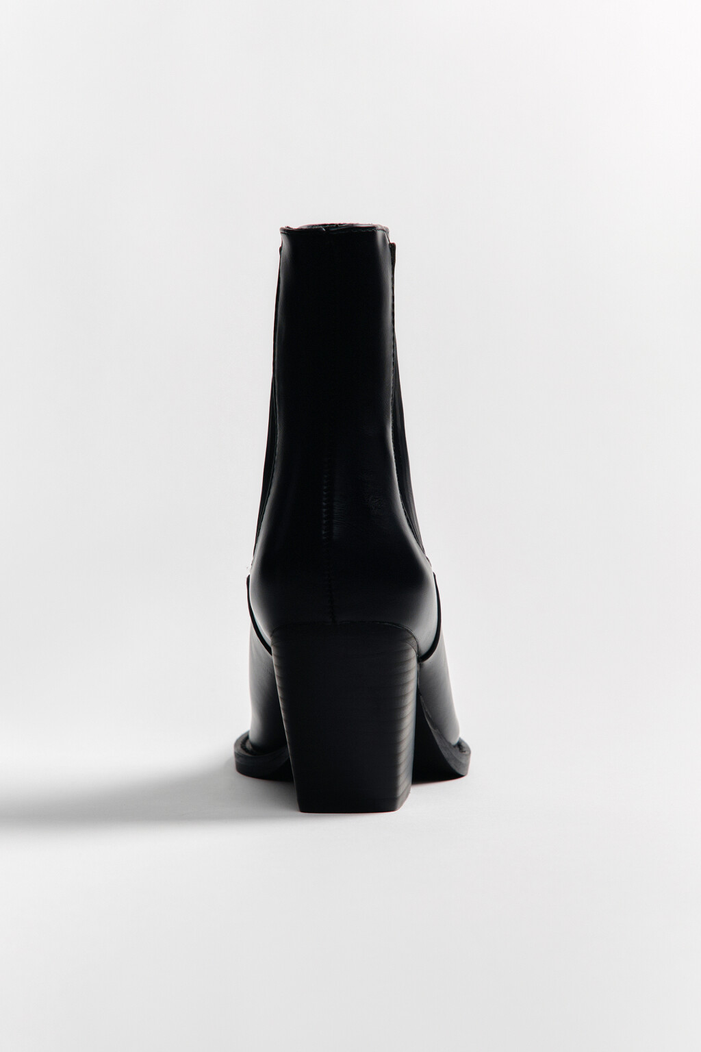 Ботинки с острым мысом и скошенным каблуком - цвет черный - 9