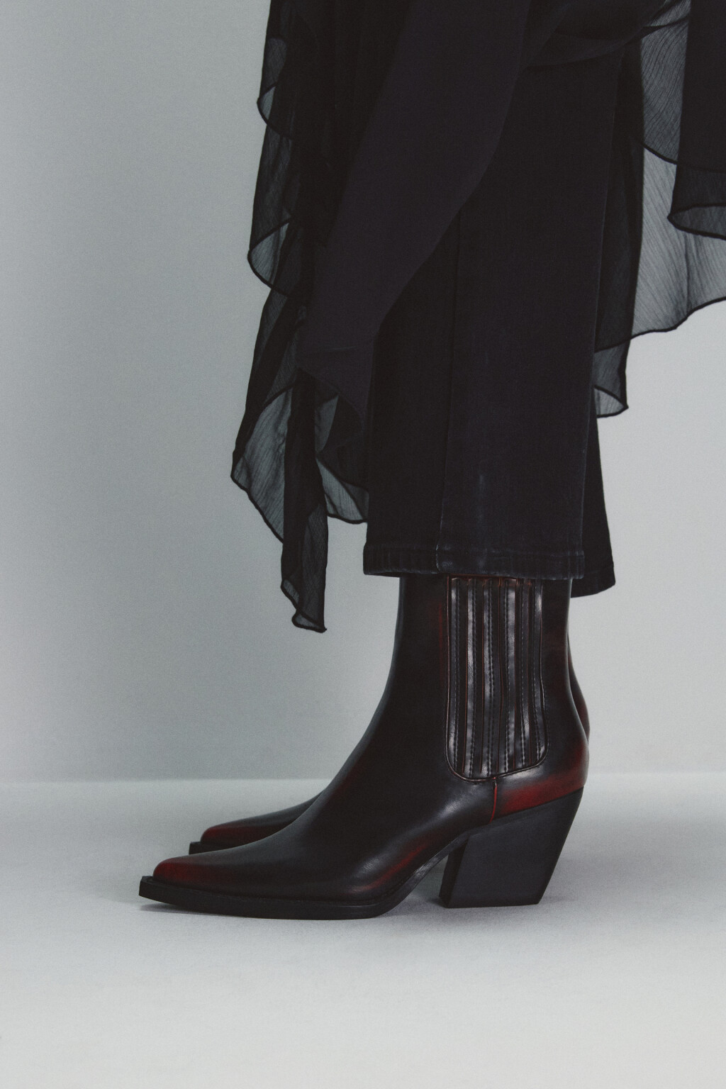 Ботинки с острым мысом и скошенным каблуком - цвет бордовый - 3