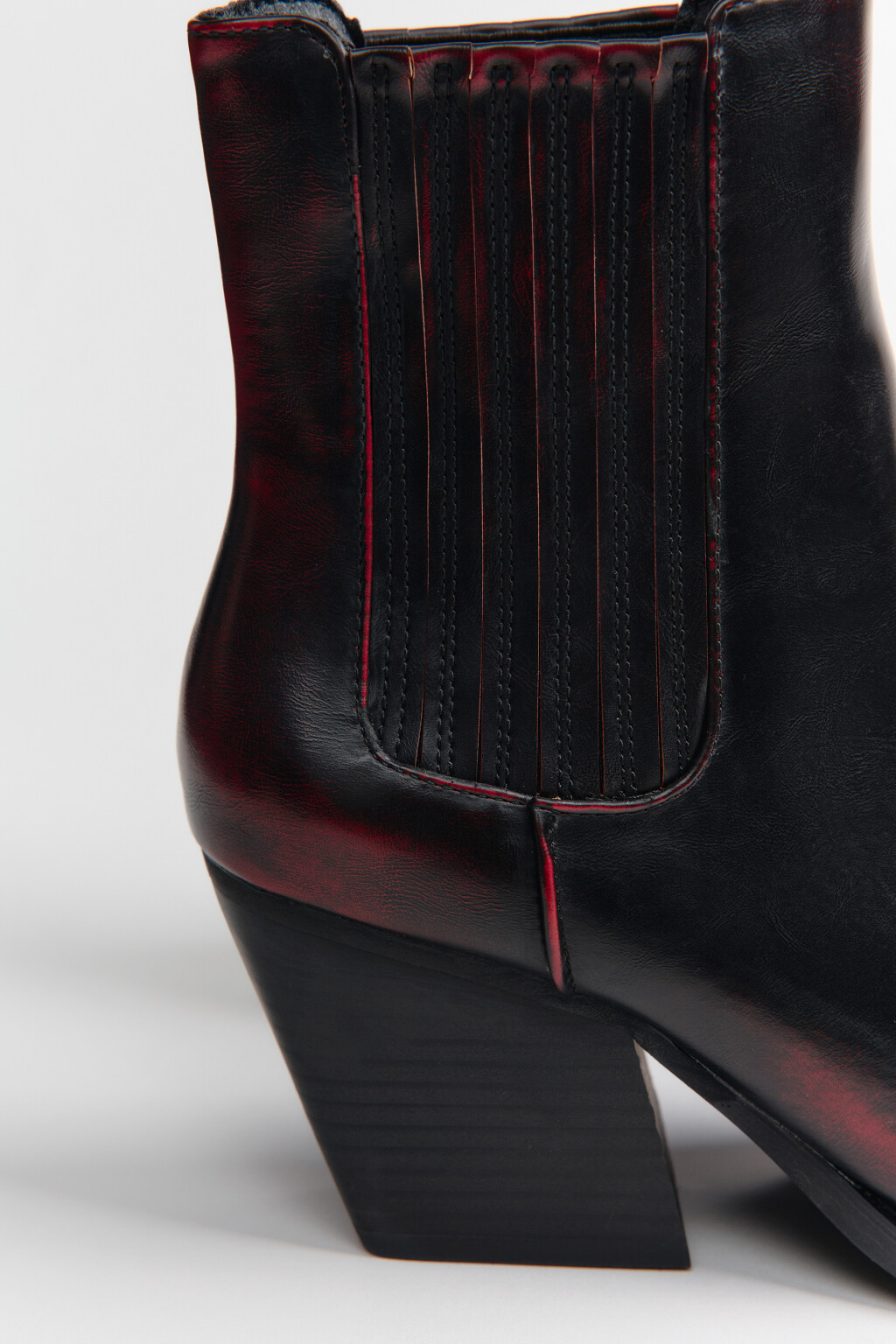 Ботинки с острым мысом и скошенным каблуком - цвет бордовый - 11
