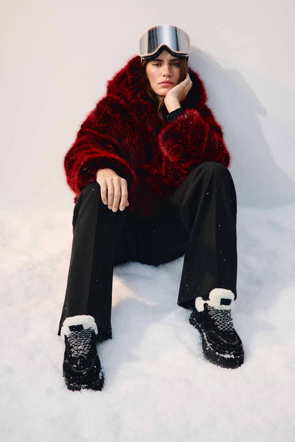 Ботинки замшевые с меховой отделкой - цвет черный - 1