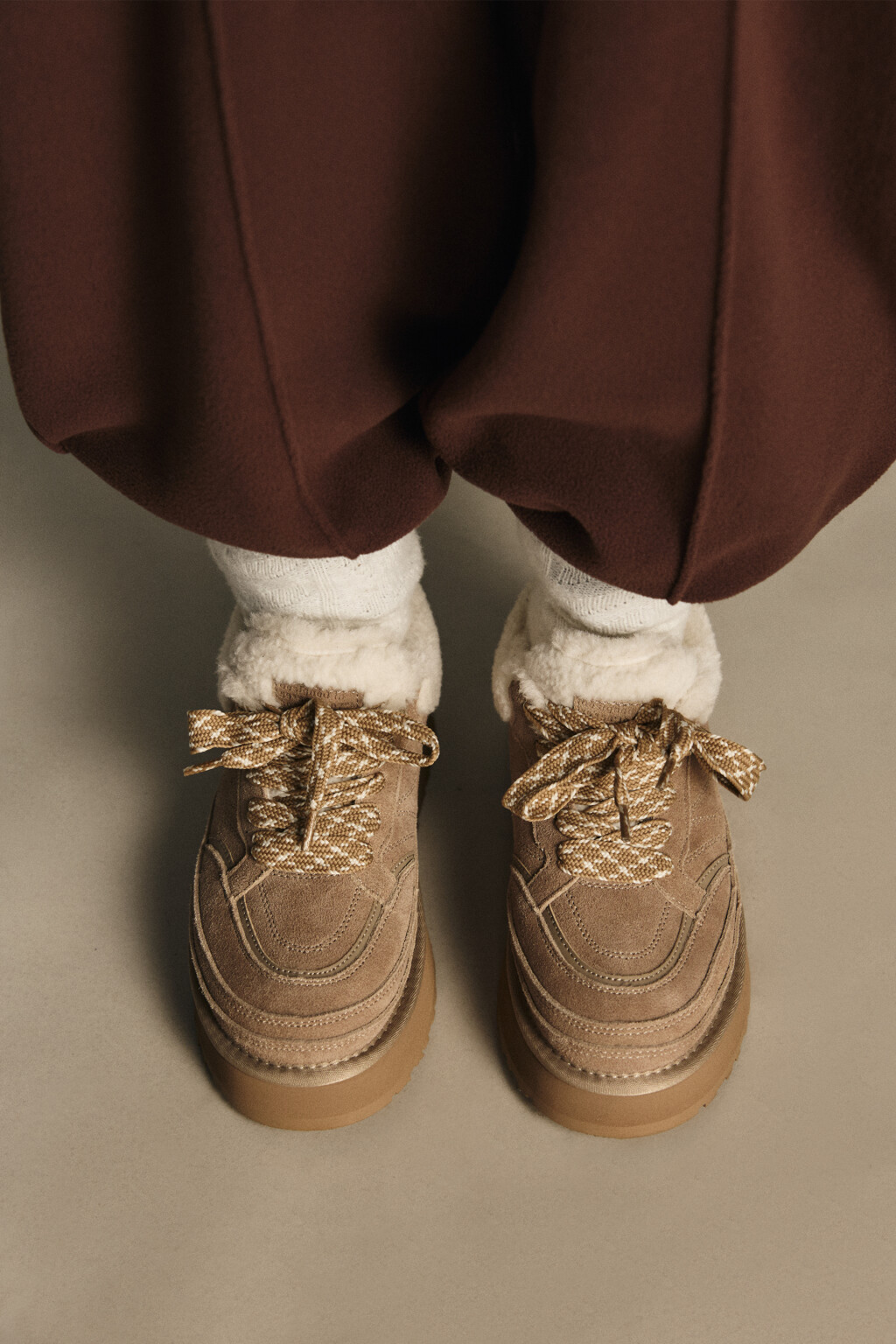 Ботинки замшевые с меховой отделкой - цвет коричневый - 3