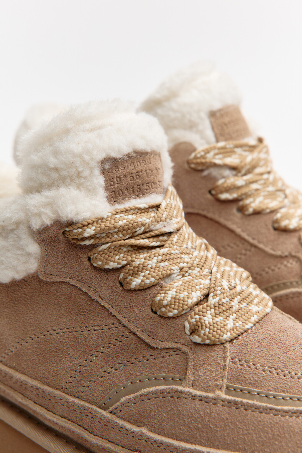 Ботинки замшевые с меховой отделкой - цвет коричневый - 11