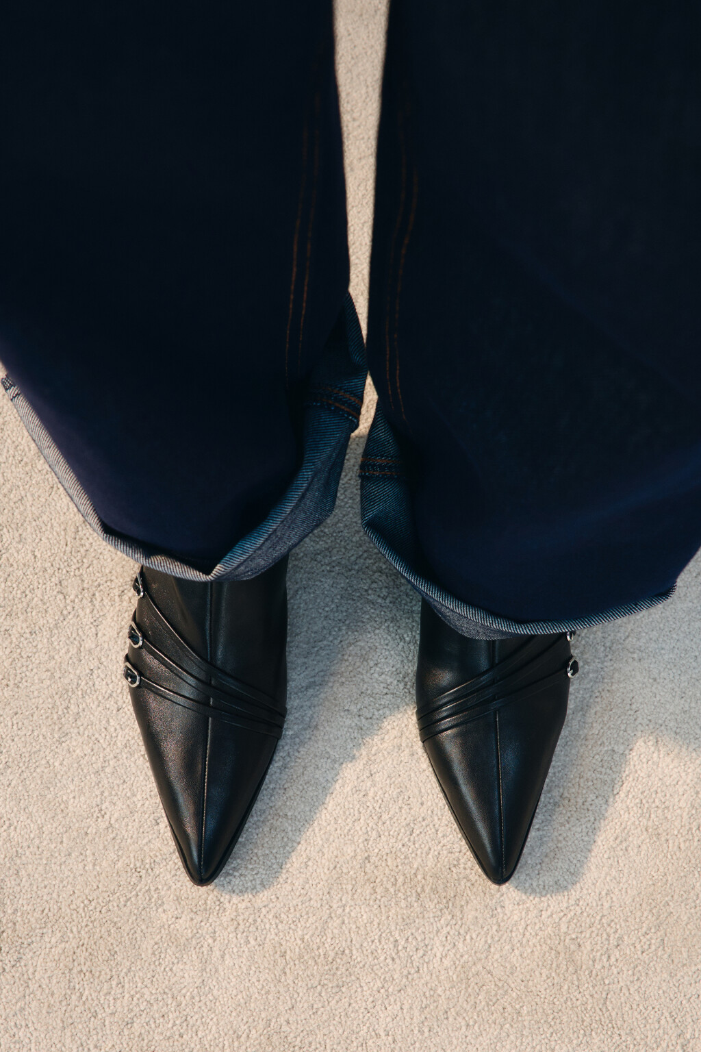 Ботильоны с декоративными ремешками - цвет черный - 4