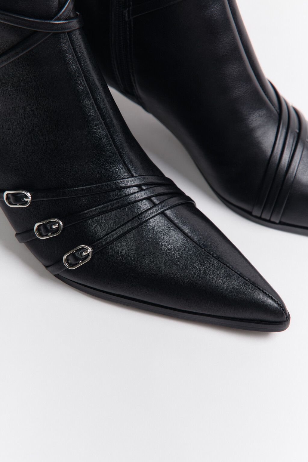 Ботильоны с декоративными ремешками - цвет черный - 11