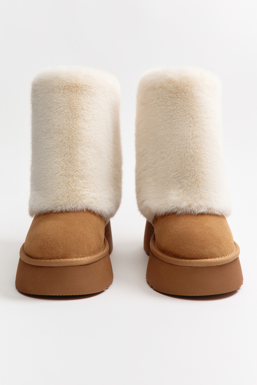 Ботинки-угги замшевые с меховой отделкой - цвет бежевый - 5