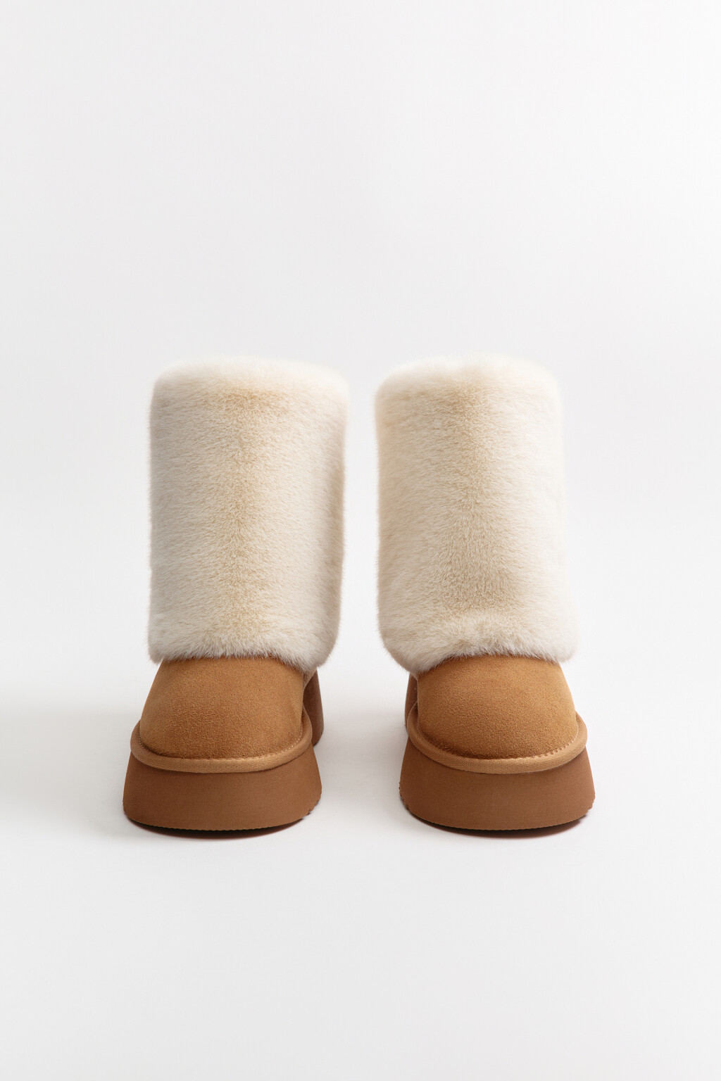 Ботинки-угги замшевые с меховой отделкой - цвет бежевый - 8