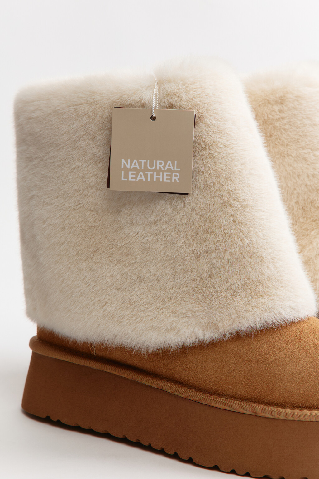 Ботинки-угги замшевые с меховой отделкой - цвет бежевый - 10