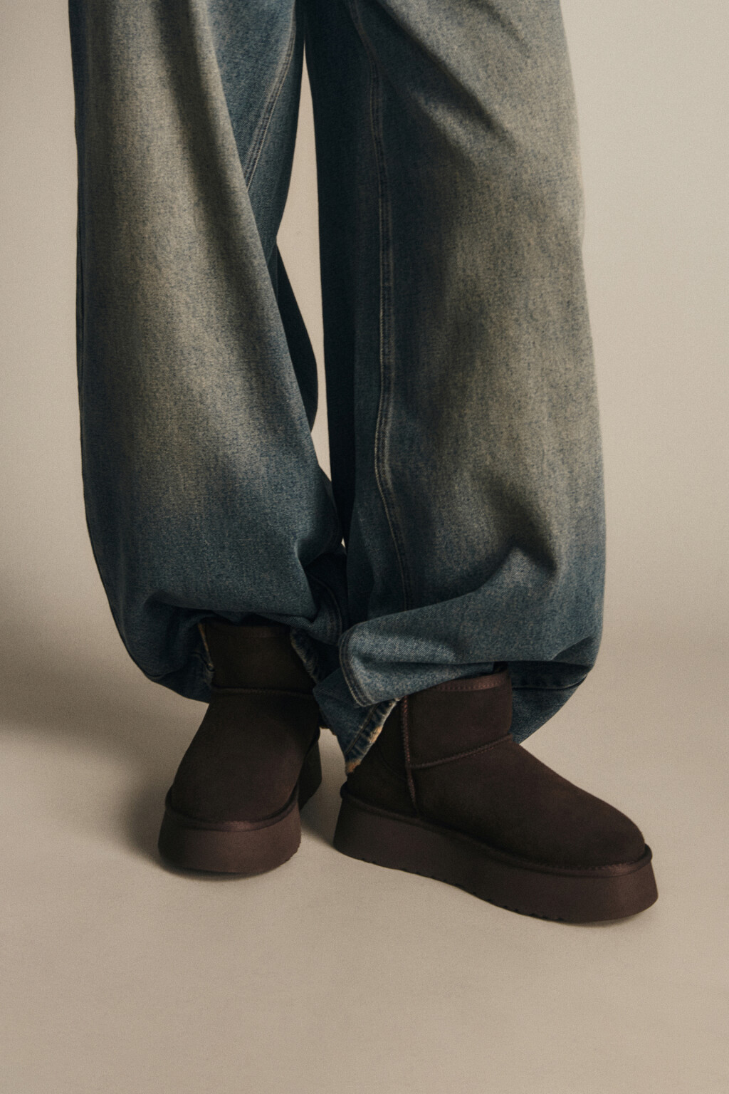 Ботинки-угги из натуральной замши - цвет коричневый - 3