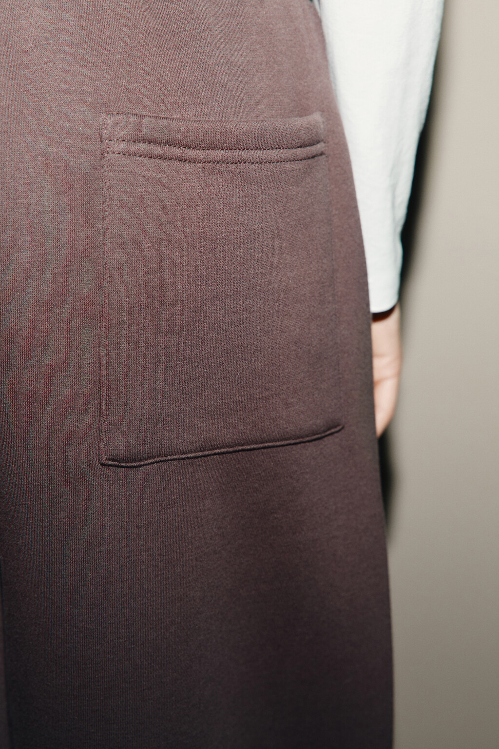 Брюки широкие из футера с защипами - цвет коричневый - 7