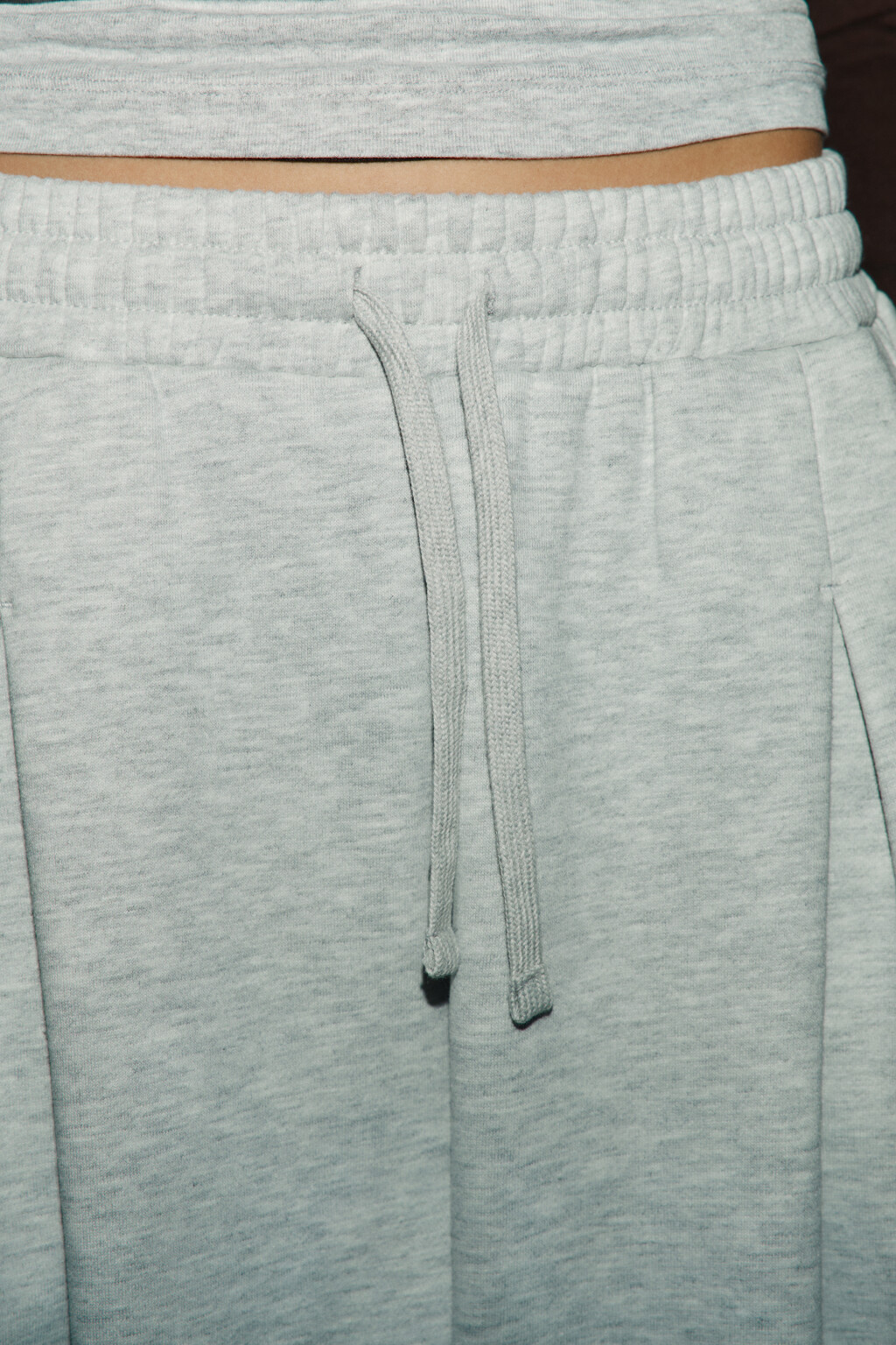 Брюки широкие из футера с защипами - цвет серый - 6