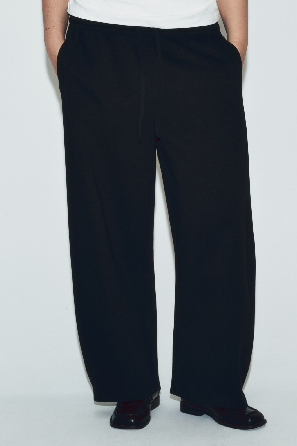 Брюки широкие на завязках - цвет черный - 3