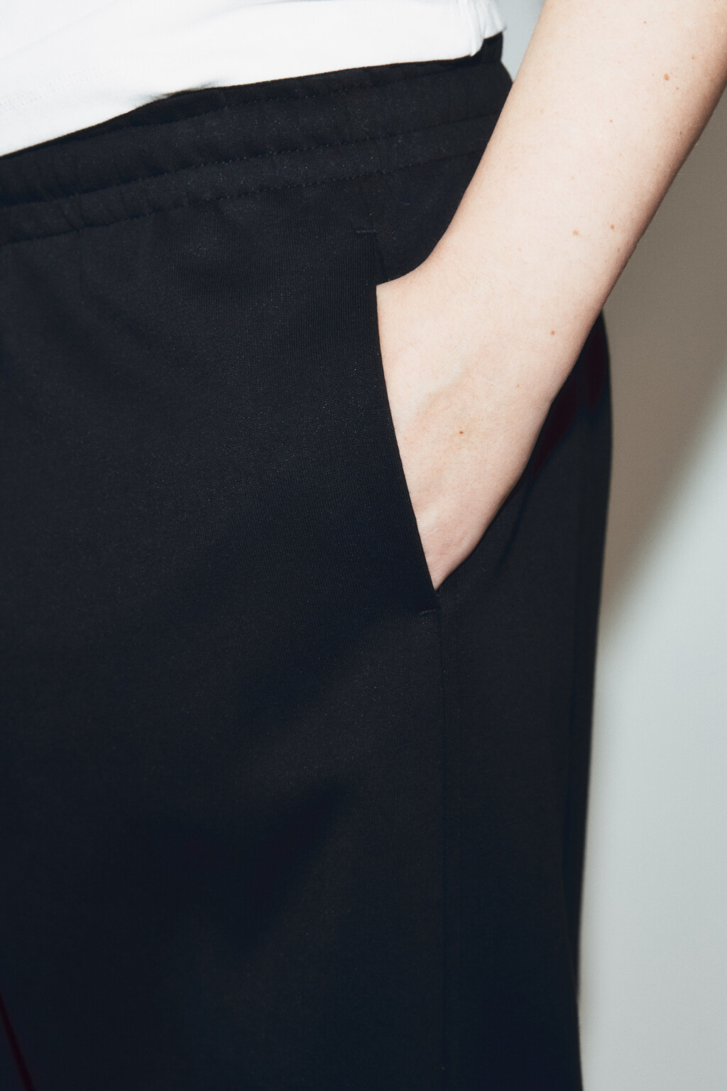 Брюки широкие на завязках - цвет черный - 6