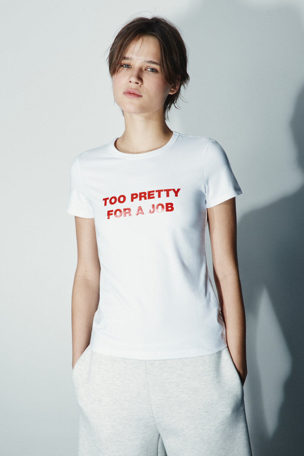 Футболка приталенная с надписью - цвет белый - 2