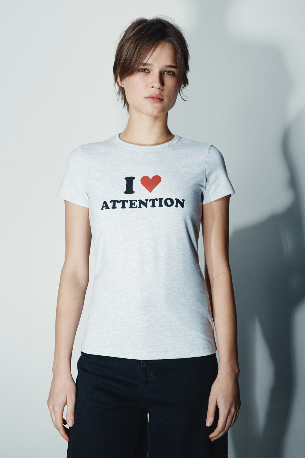 Футболка приталенная с надписью - цвет серый - 2