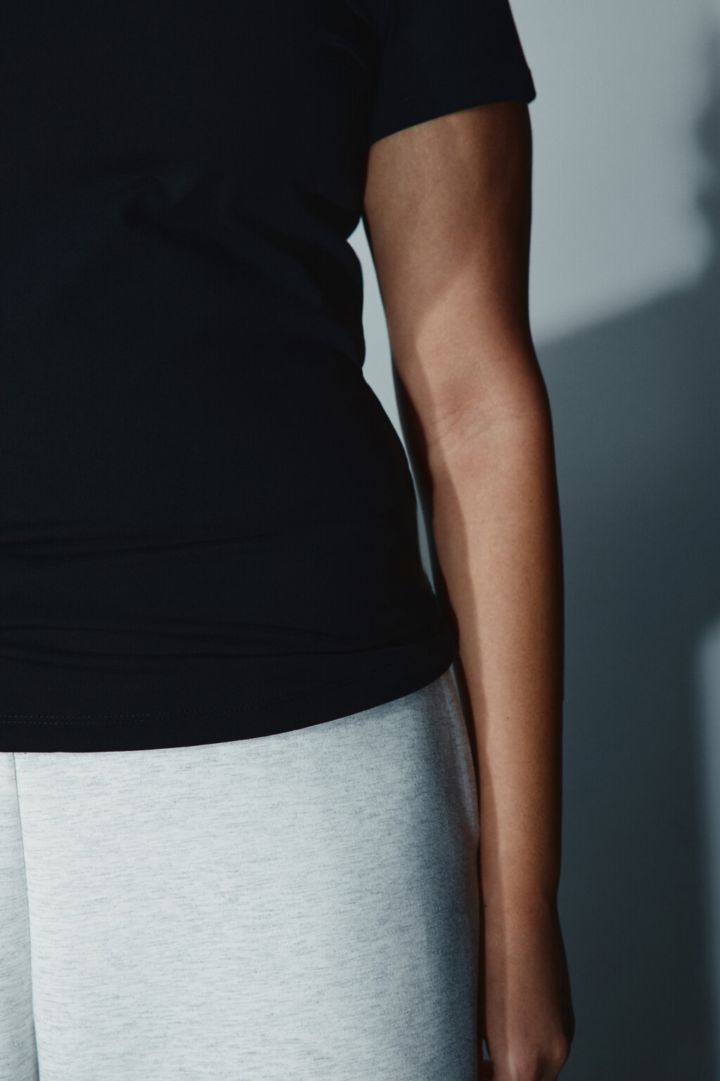 Футболка приталенная с надписью - цвет черный - 6