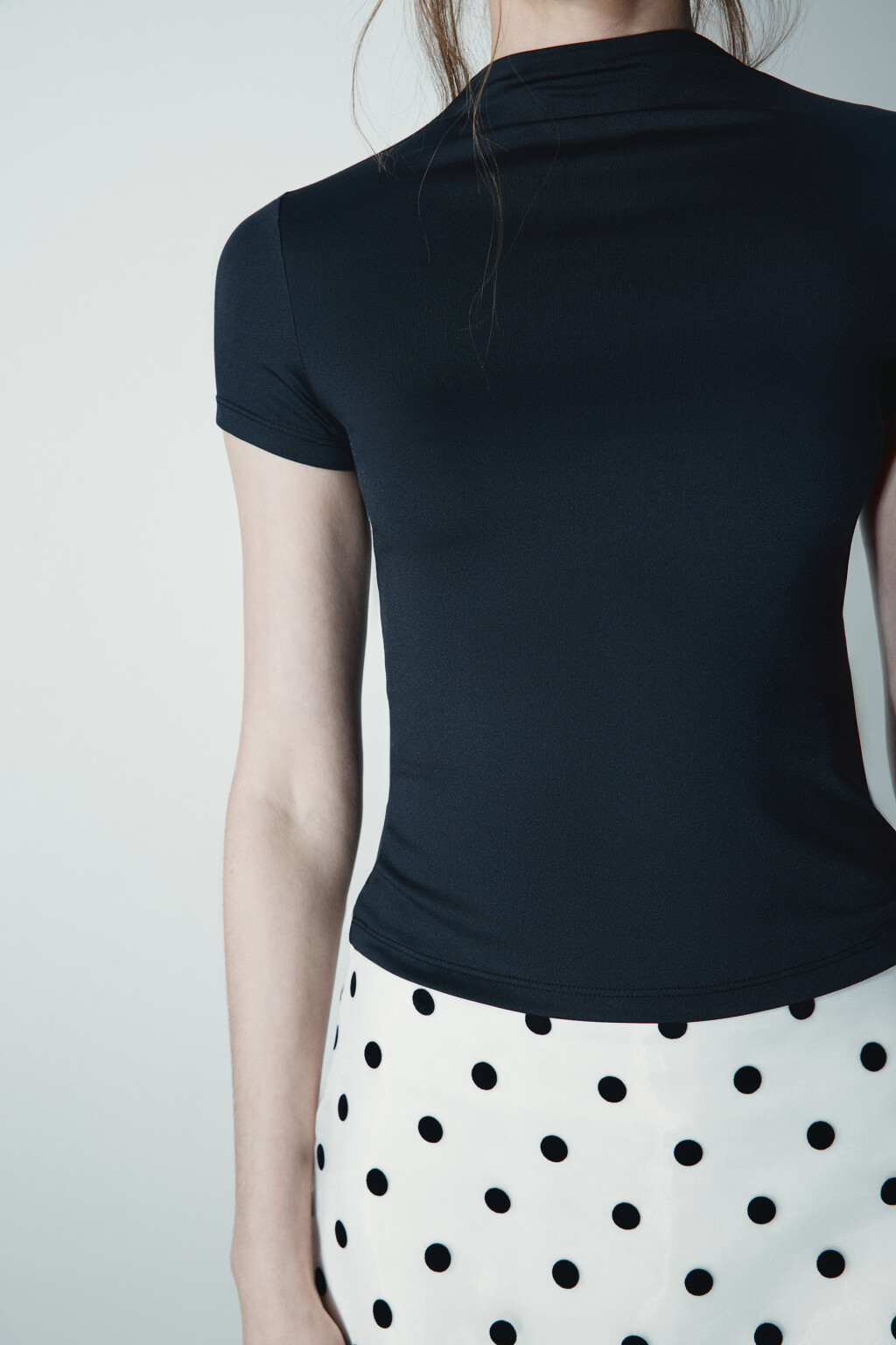 Футболка-топ с воротником стойкой - цвет черный - 5