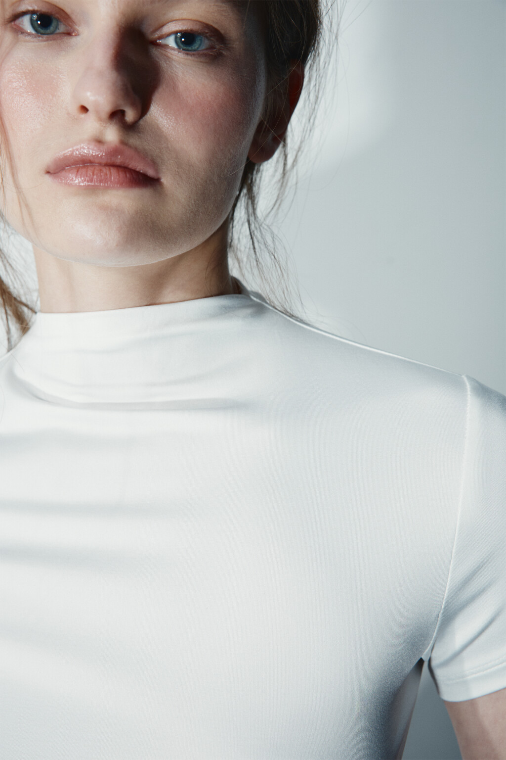 Футболка-топ с воротником стойкой - цвет молочный - 5