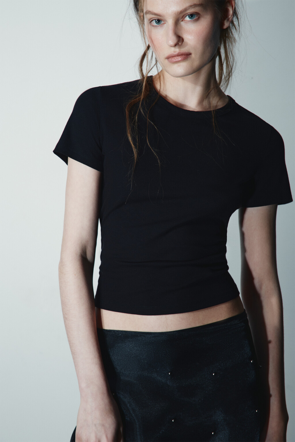 Футболка-топ облегающая - цвет черный - 1