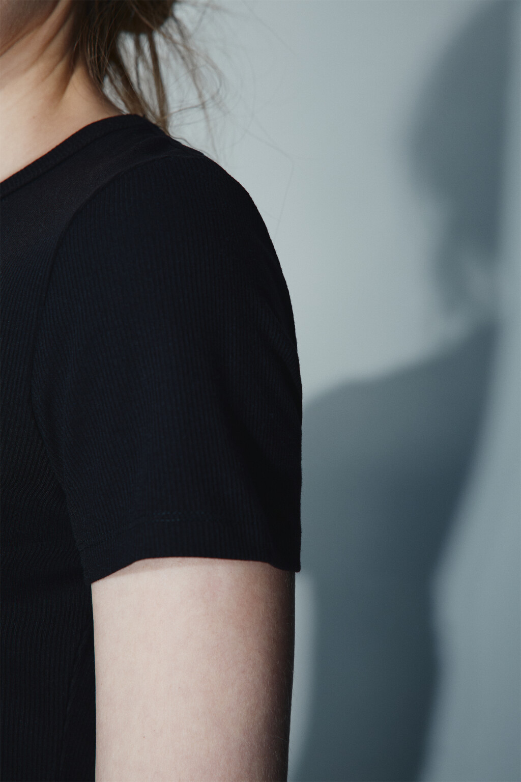 Футболка-топ облегающая - цвет черный - 6