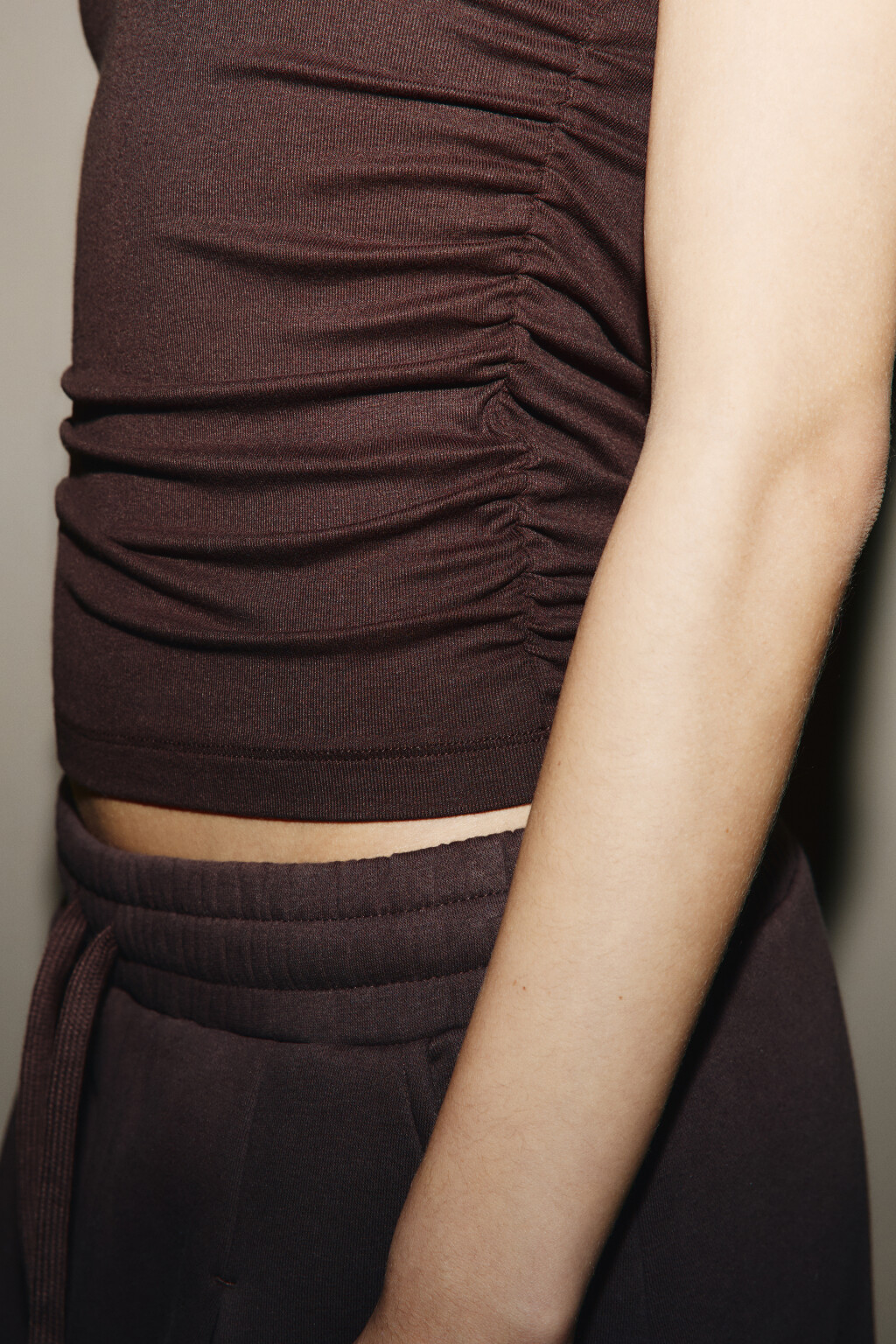 Футболка облегающая из вискозы - цвет коричневый - 6