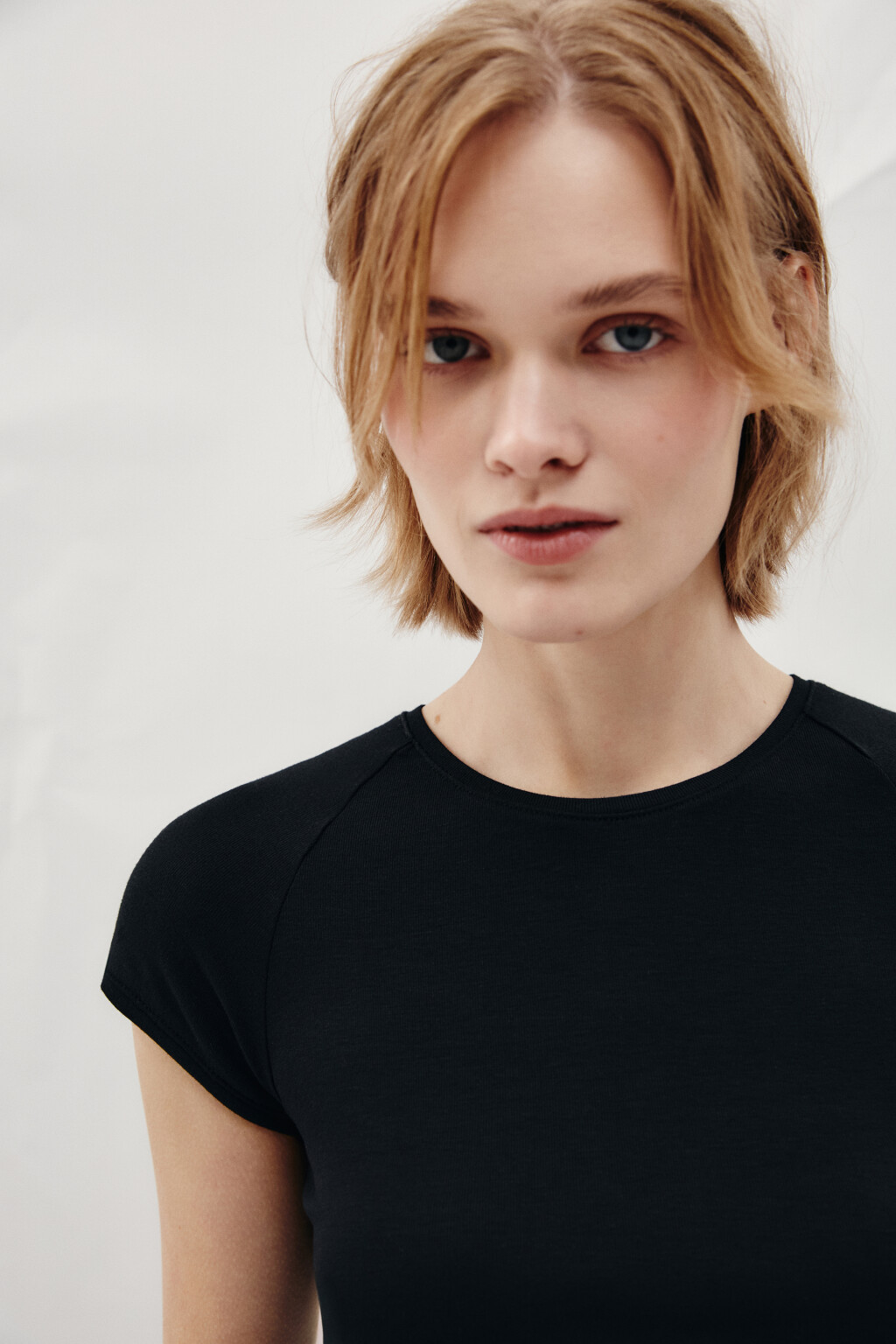 Футболка облегающая из вискозы - цвет черный - 5