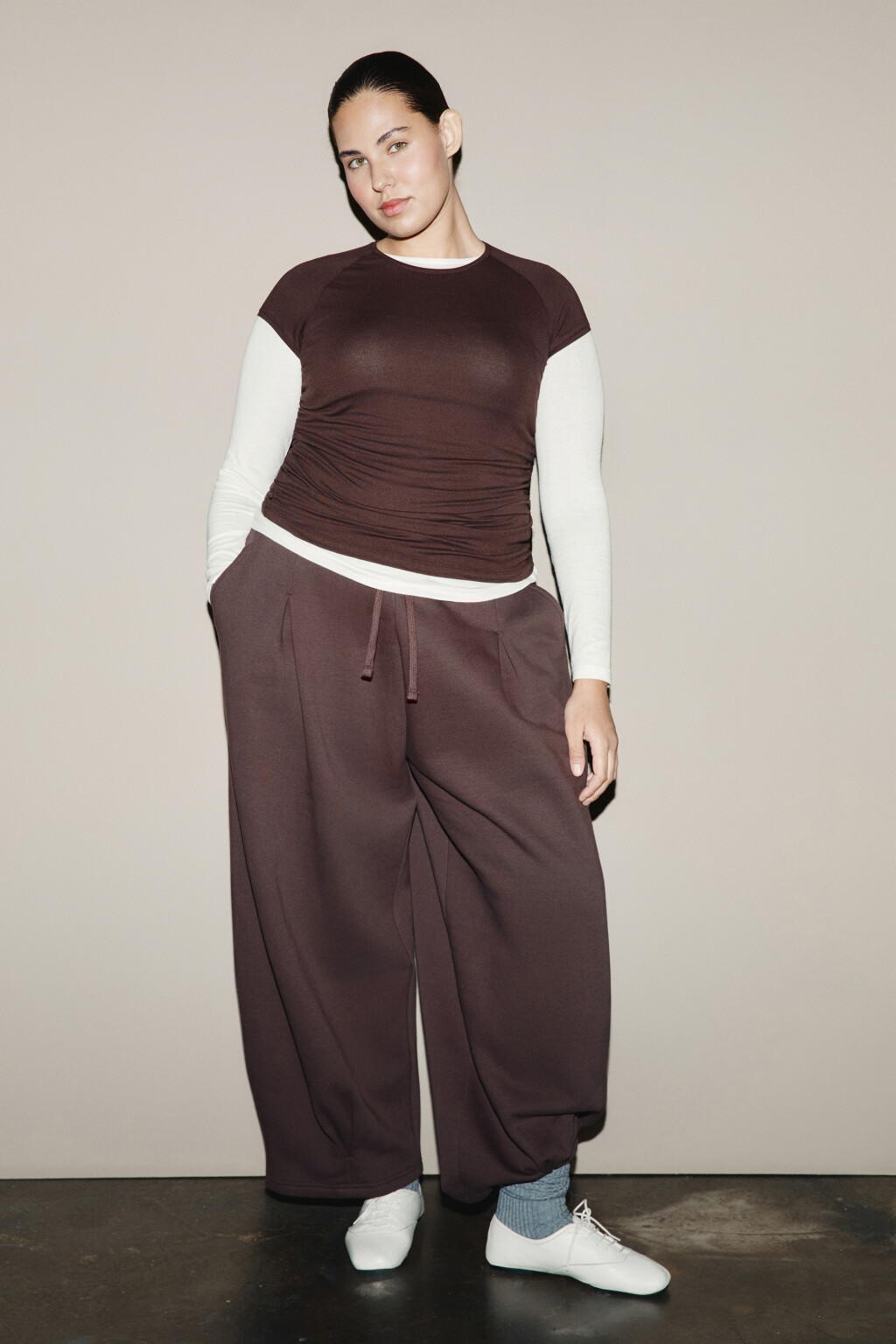 Футболка облегающая из вискозы - цвет коричневый - 4