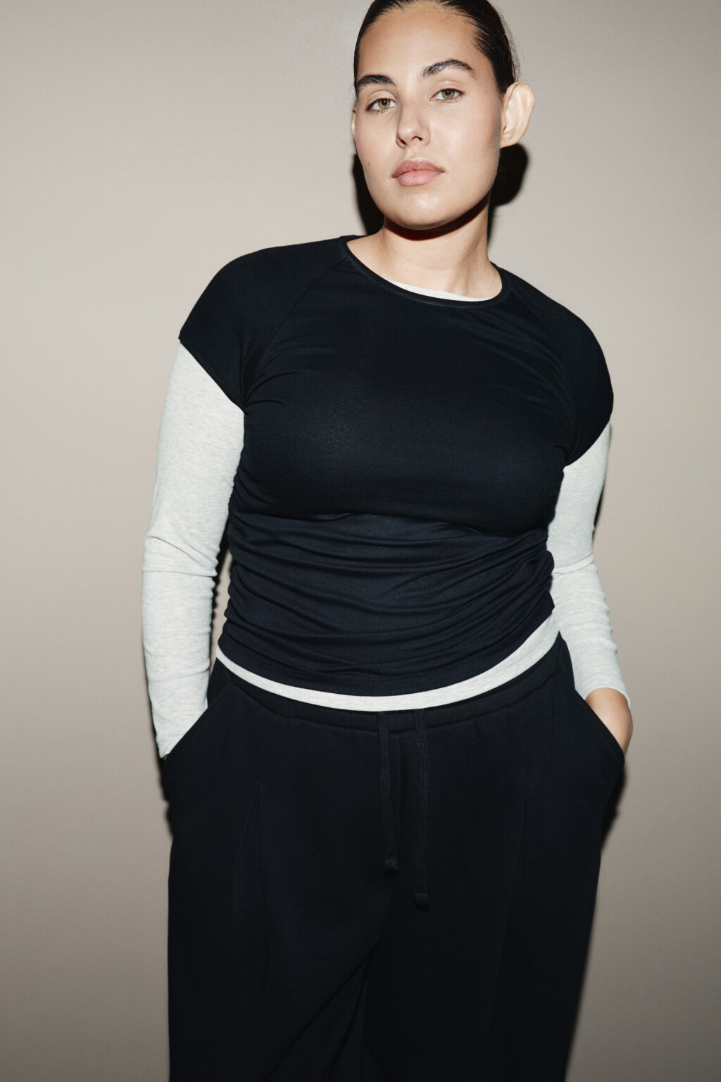 Футболка облегающая из вискозы - цвет черный - 1