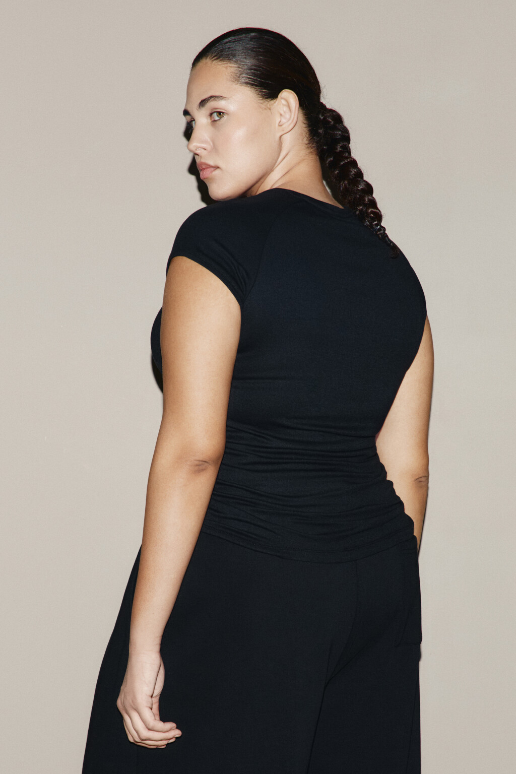 Футболка облегающая из вискозы - цвет черный - 3