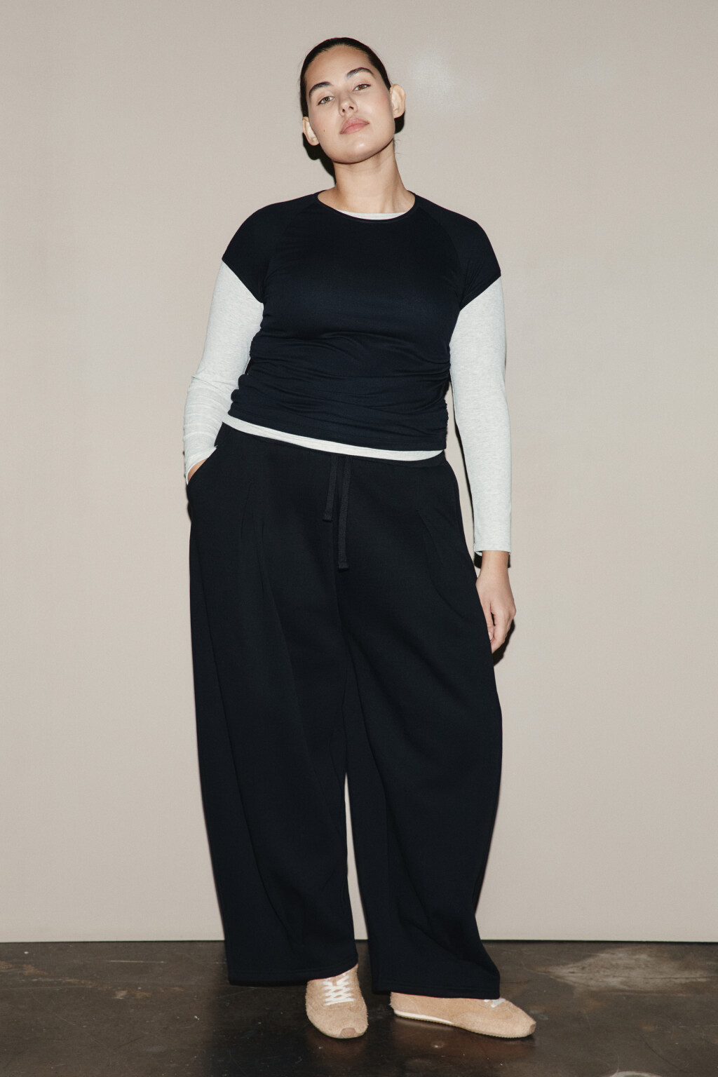 Футболка облегающая из вискозы - цвет черный - 4