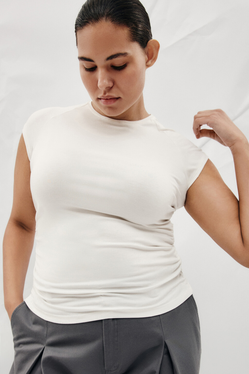 Футболка облегающая из вискозы - цвет молочный - 1