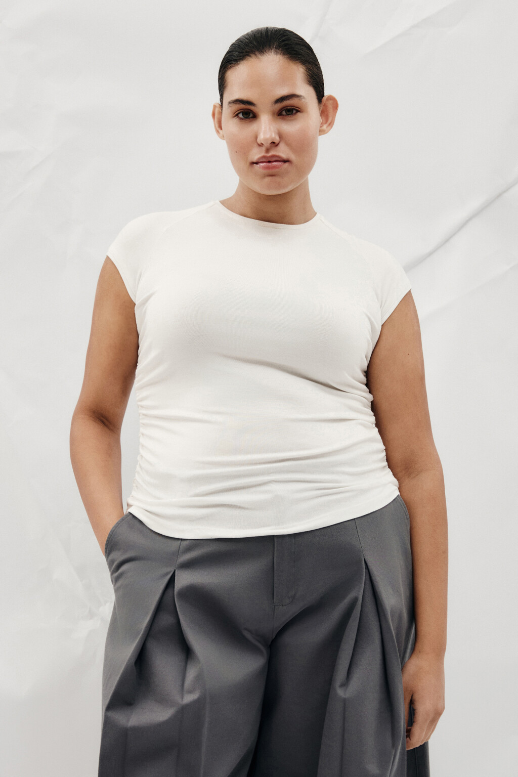 Футболка облегающая из вискозы - цвет молочный - 2