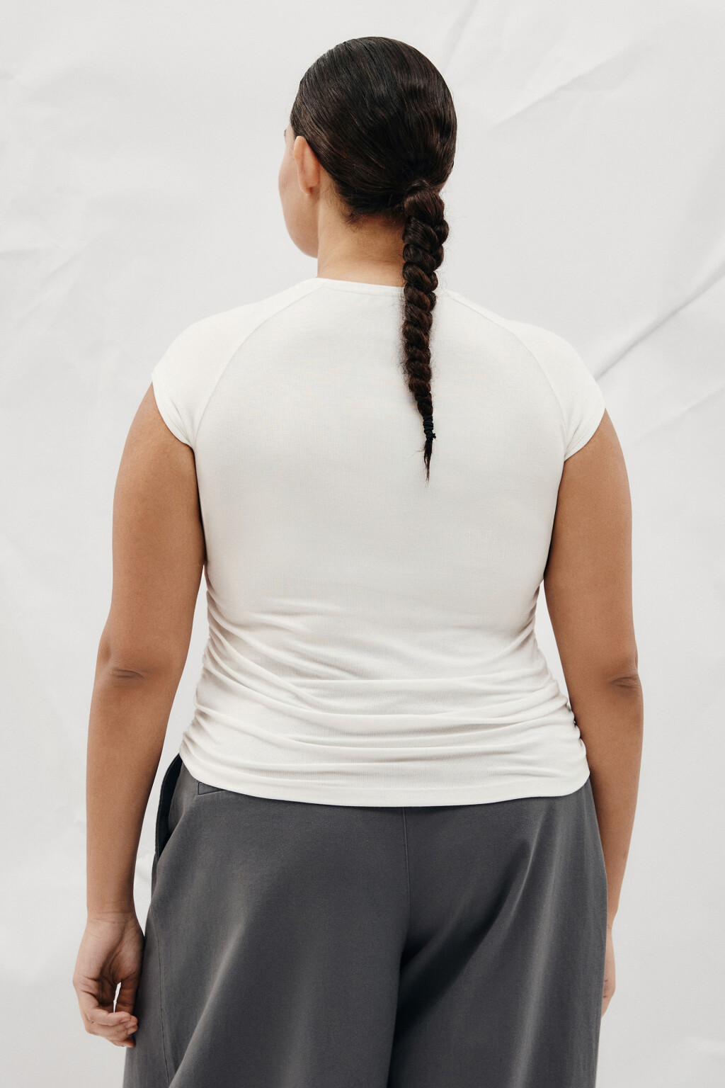 Футболка облегающая из вискозы - цвет молочный - 3