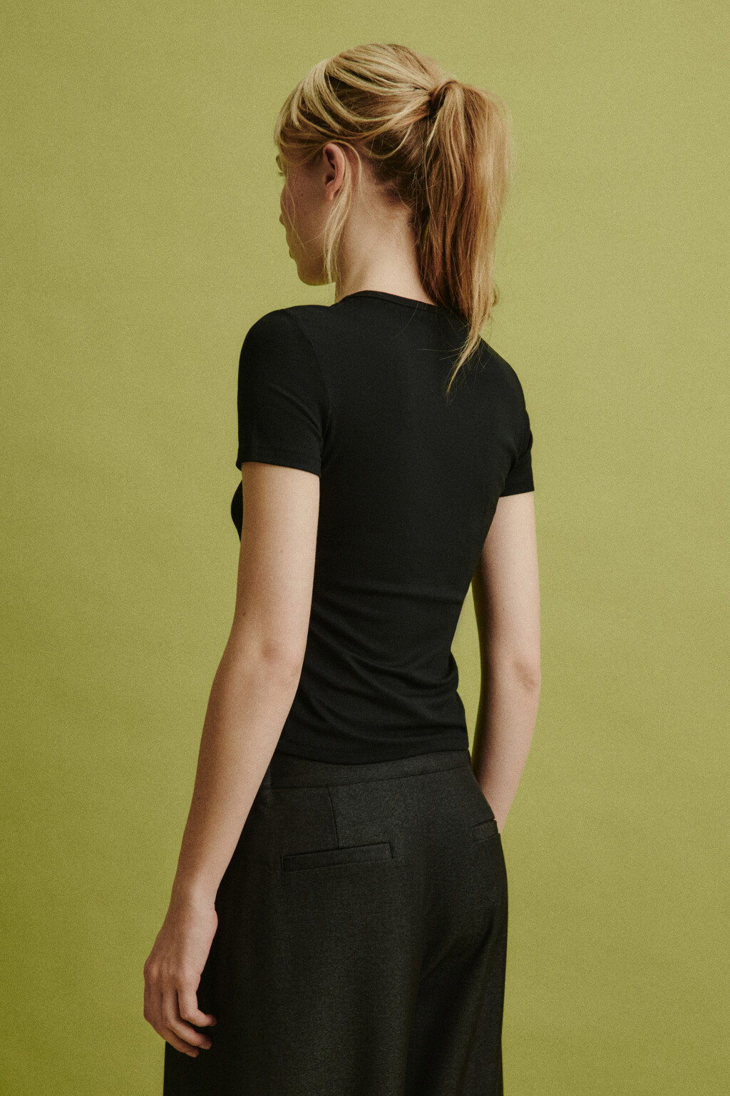 Футболка вискозная облегающая - цвет черный - 3