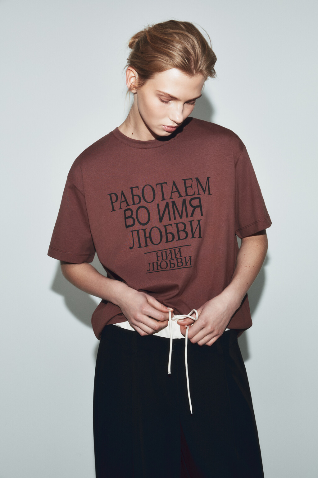 Футболка оверсайз с принтом - цвет коричневый - 4