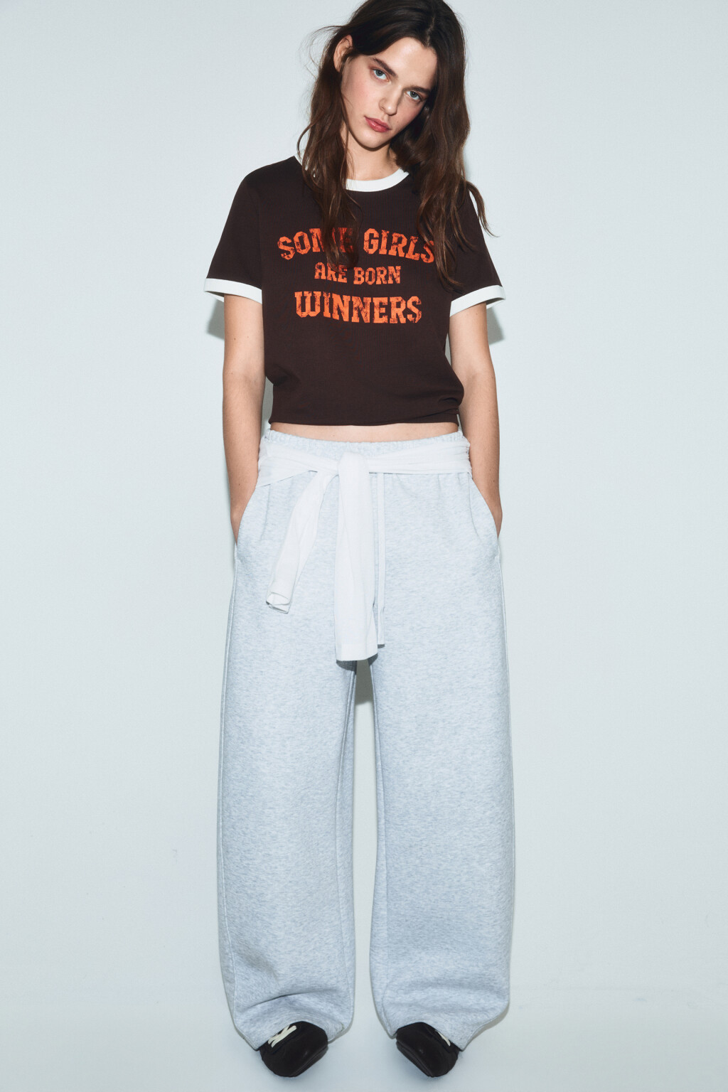 Футболка хлопковая с принтом и контрастным кантом - цвет коричневый - 1