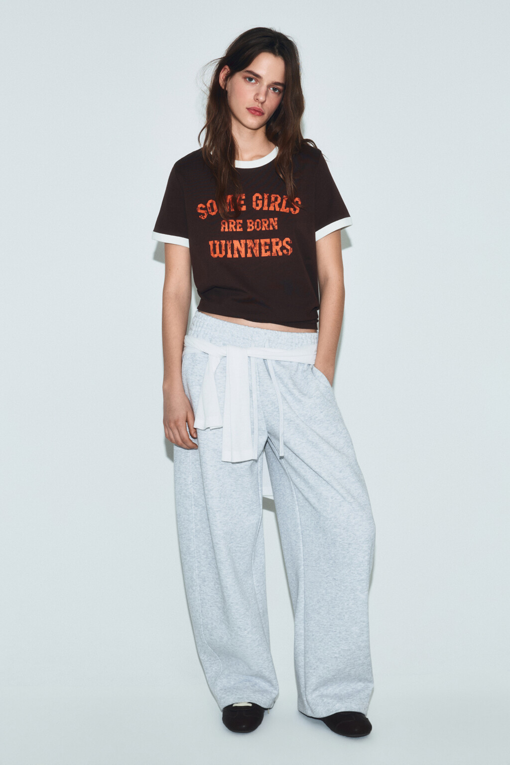 Футболка хлопковая с принтом и контрастным кантом - цвет коричневый - 4