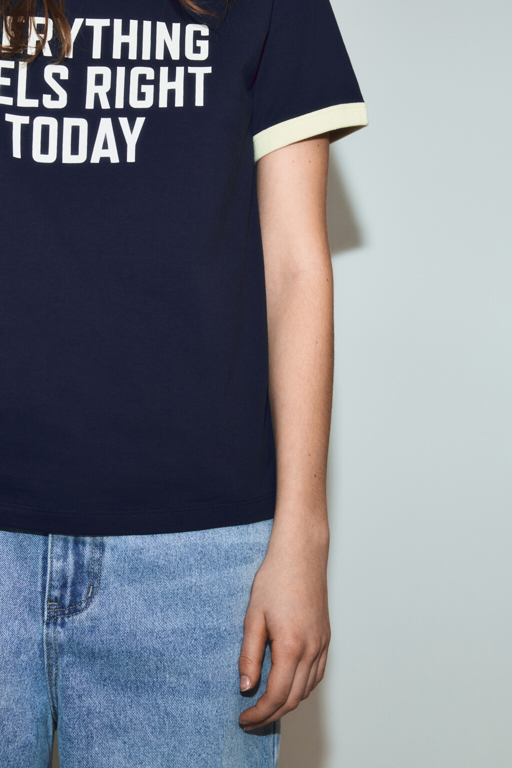 Футболка хлопковая с принтом и контрастным кантом - цвет синий - 7