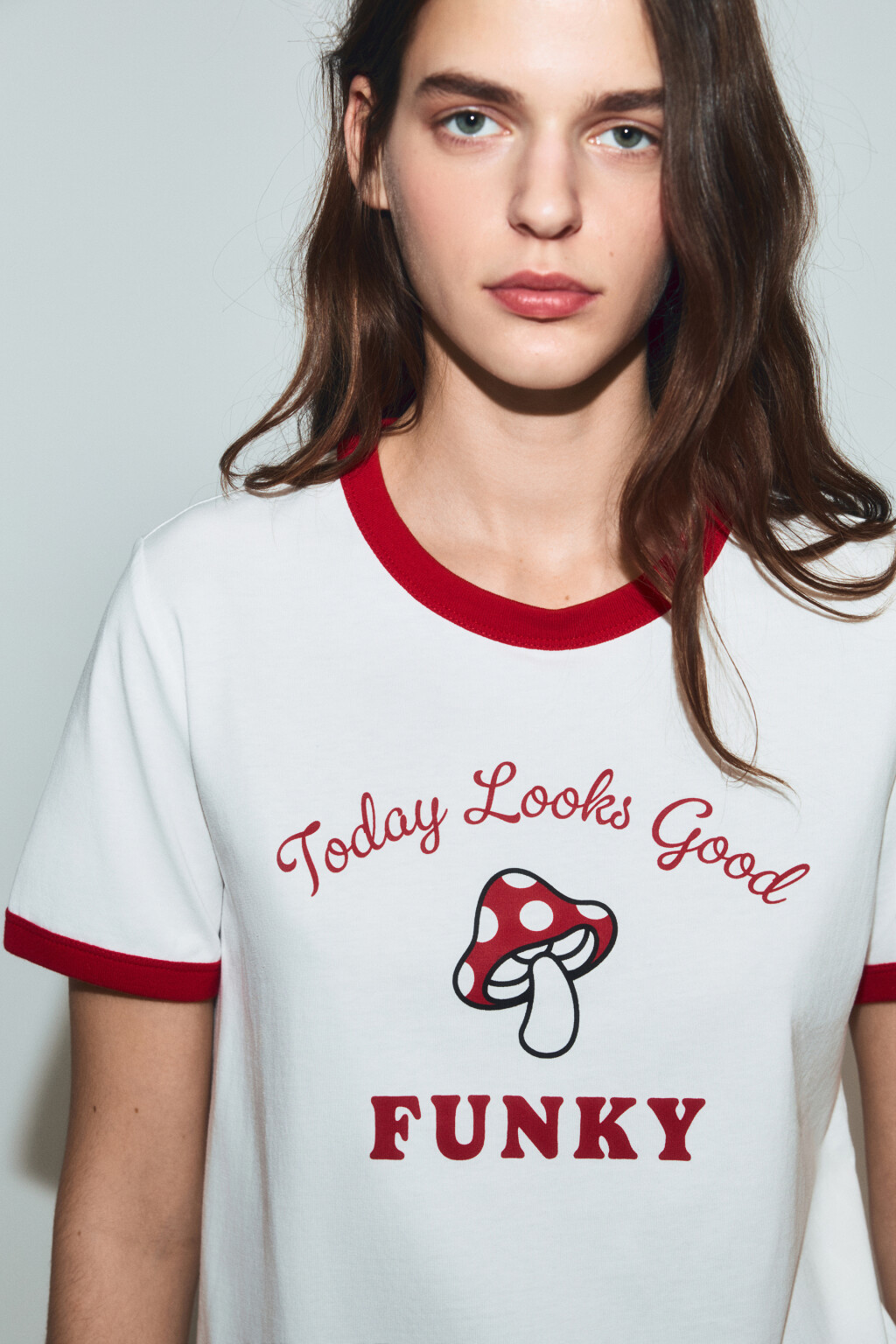 Футболка хлопковая с принтом и контрастным кантом - цвет белый - 5