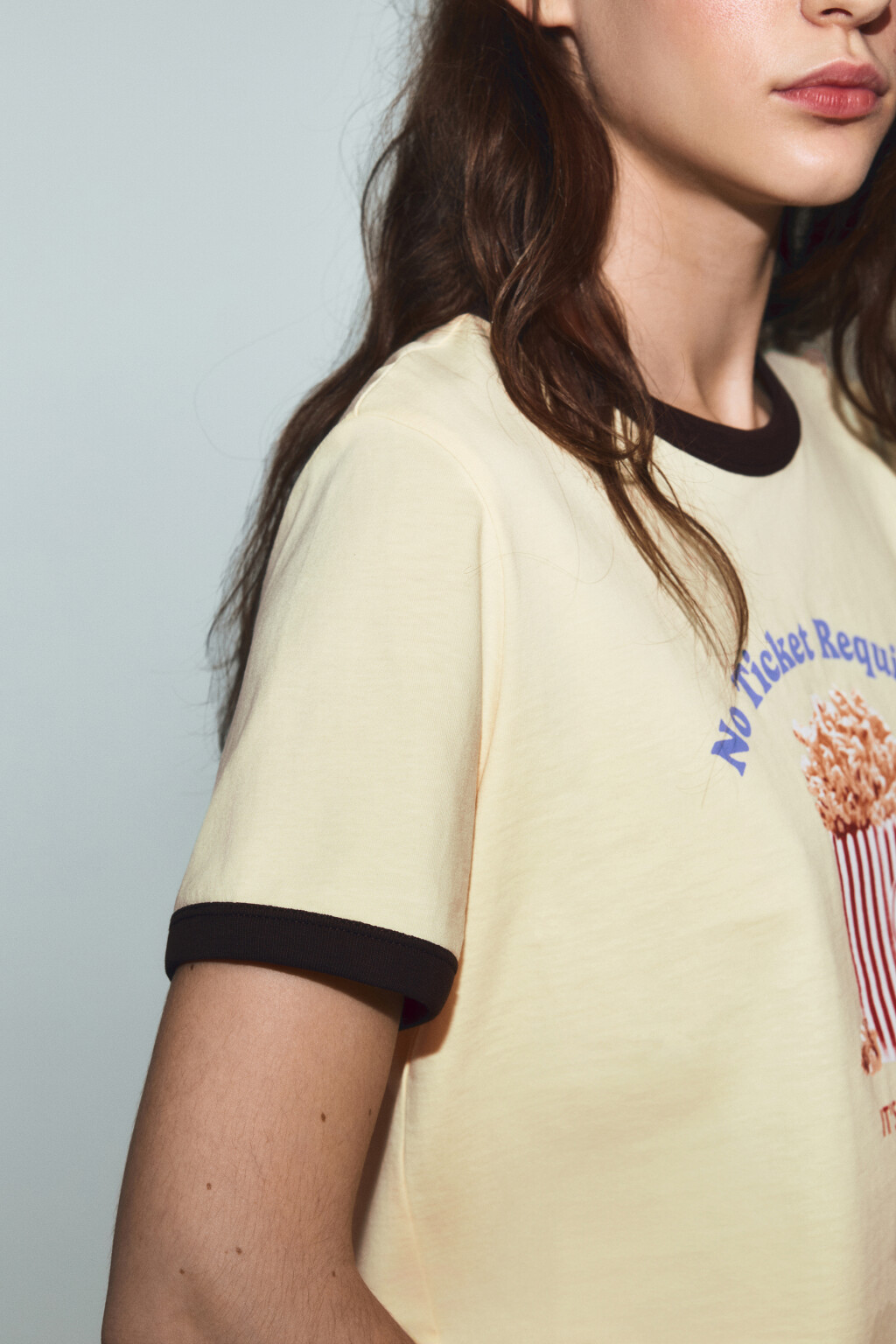 Футболка хлопковая с принтом и контрастным кантом - цвет желтый - 6